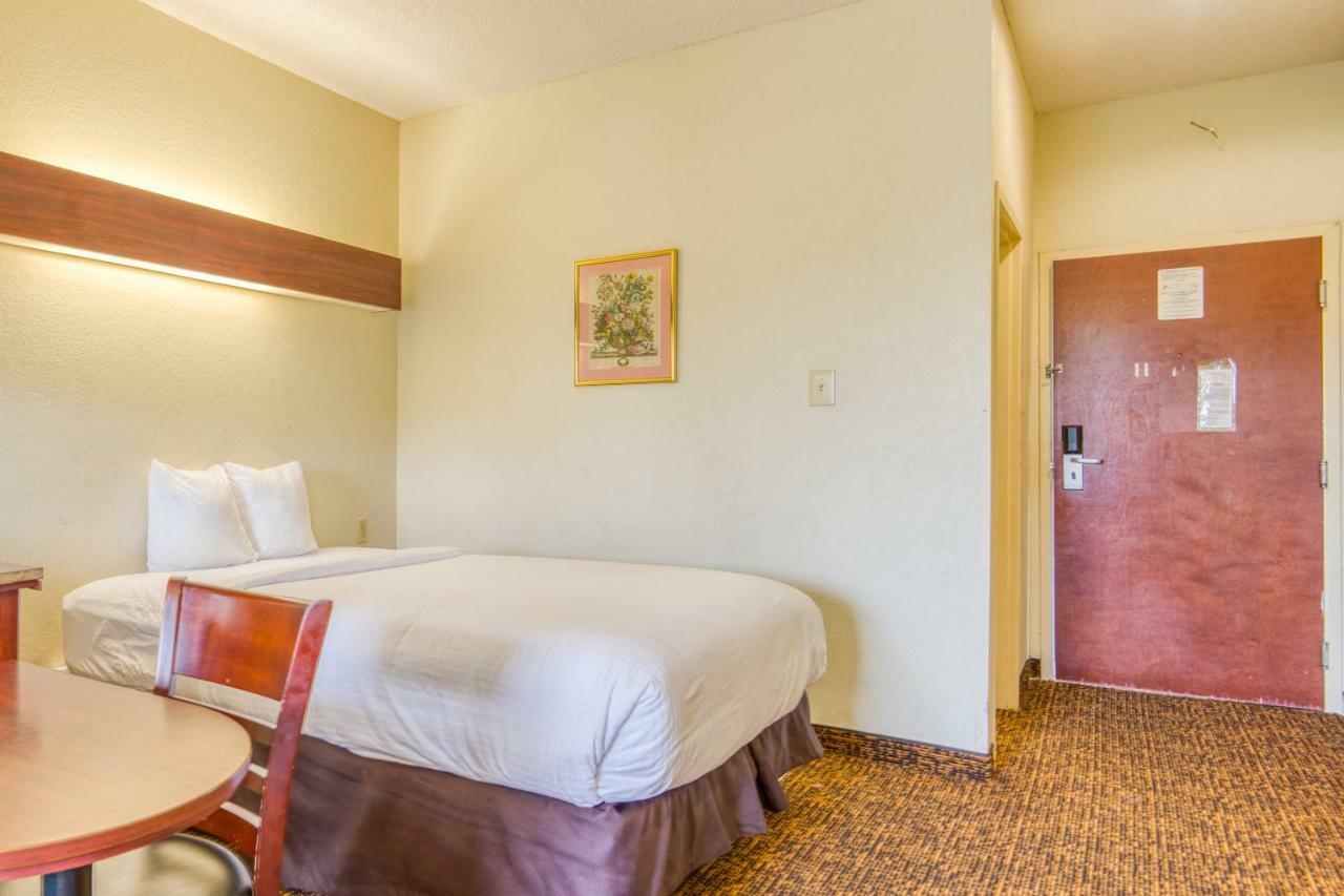 Trident Inn & Suites, Baton Rouge (Adults Only) Prairieville Esterno foto